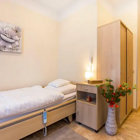 Bright Sunny In Quiet Area Apartment *