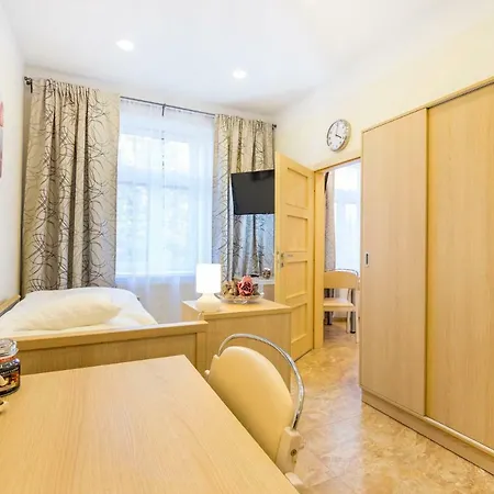 Apartment Bright Sunny In Quiet Area Prague