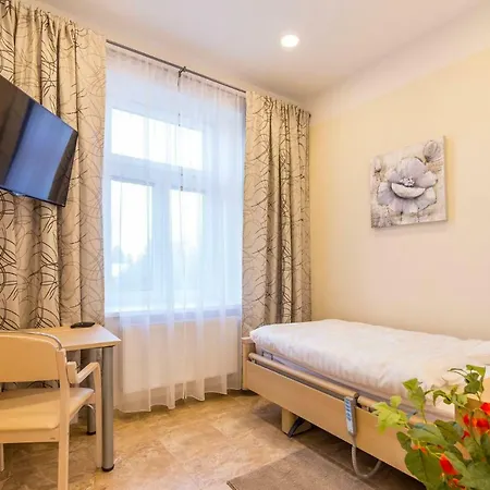 Bright Sunny In Quiet Area Apartment *