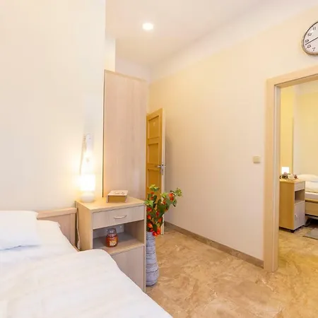 Apartment Bright Sunny In Quiet Area Prague