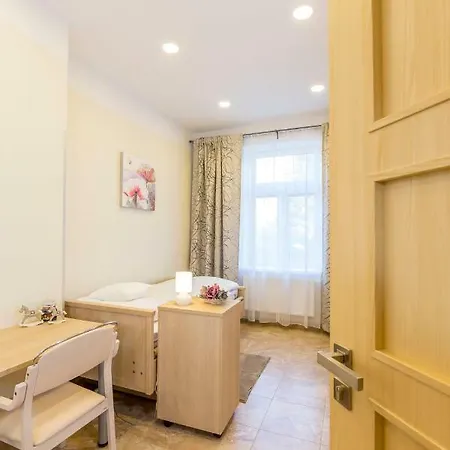Bright Sunny In Quiet Area Apartment *