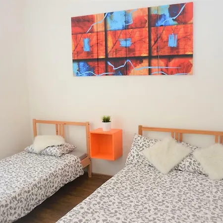 Queen Apartment *
