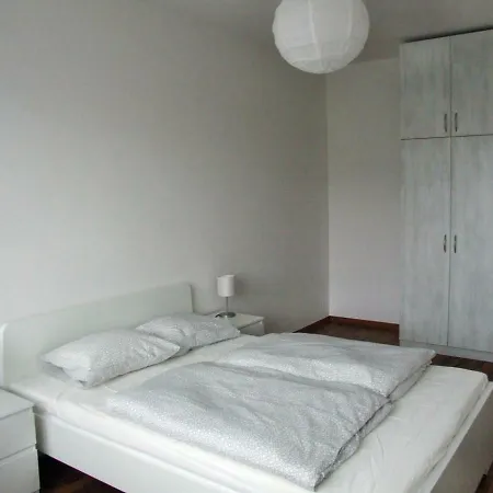Apartment Triangl *
