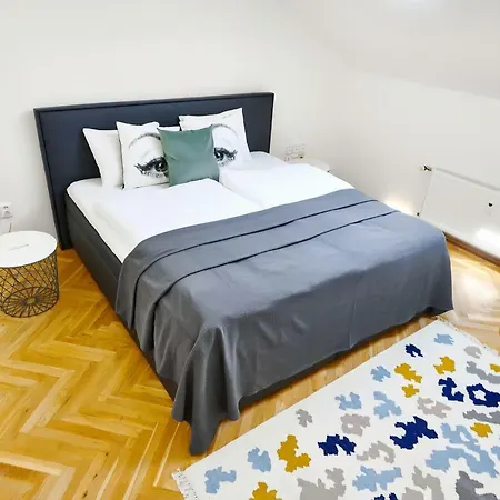 Apartment Royal Route Lesser Town *