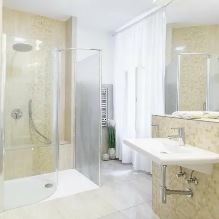 Stylish, Light-filled In The Historic Center Apartment