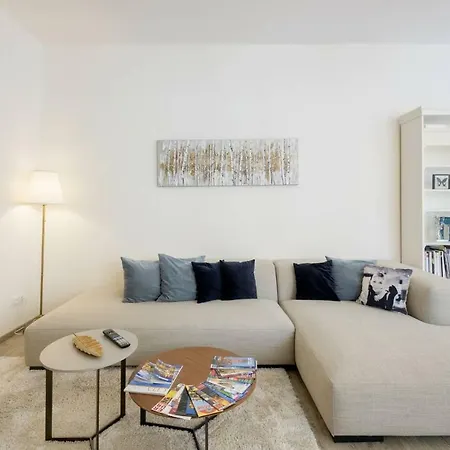 Apartment Stylish, Light-filled In The Historic Center *