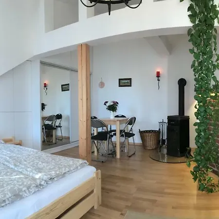 Hana Prague