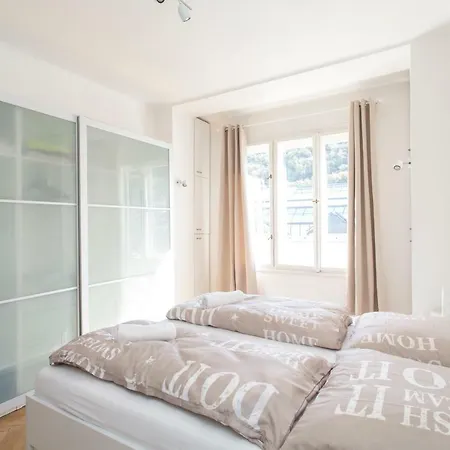 Apartment Cozy With Parking Near Center *