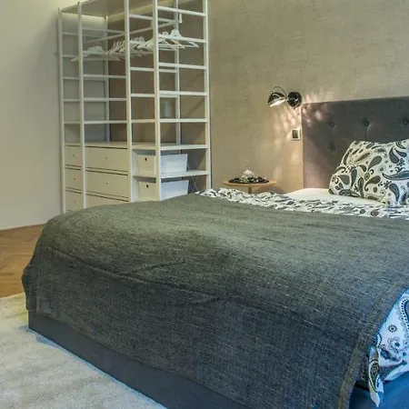 Exclusive 3 Bedroom Top-notch Flat, Great Location Apartment *