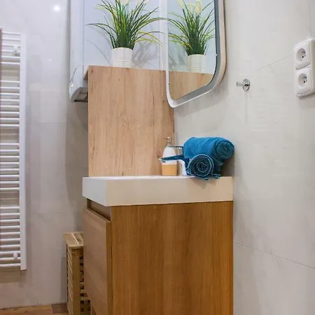 Apartment Premyslovska - 2 Bathrooms *