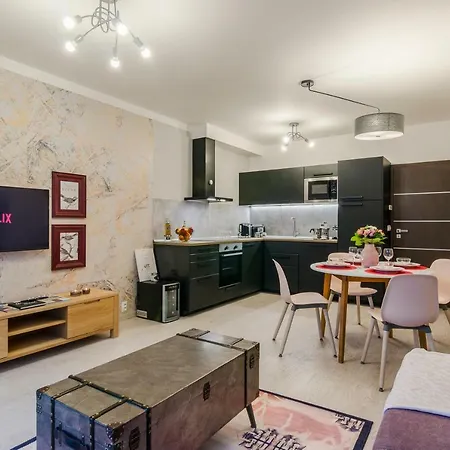 Luxury Parking By Michal&friends Apartment *