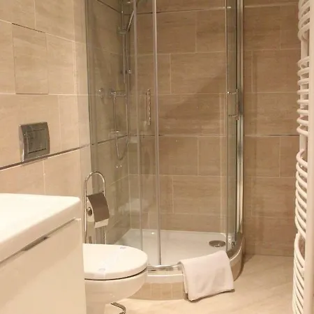 H+ Apartman Letiste Apartment