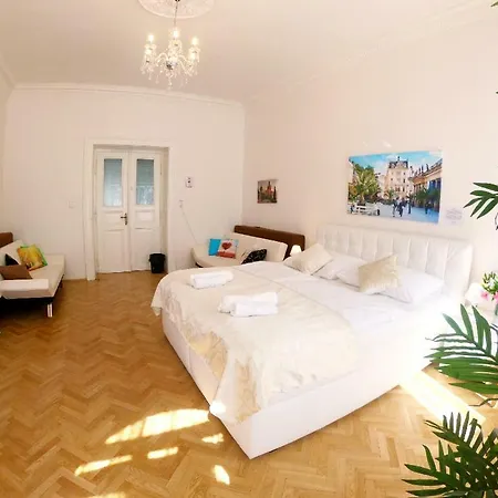 Palace - Wenceslas Square Guest house 3*