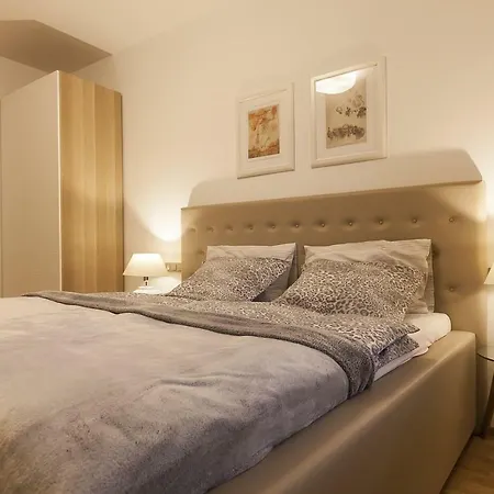 Expat House * Prague
