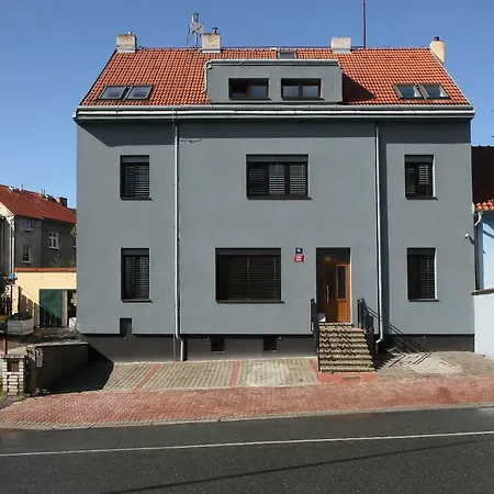 Expat House *