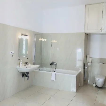 Apartment Royal Road Ii