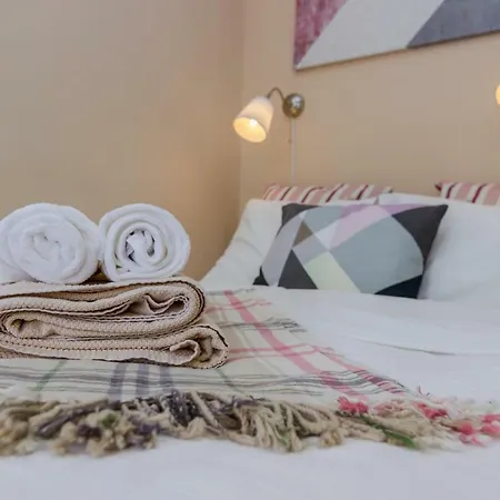 Old Town Studio Apartment *