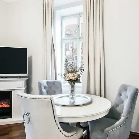 Old Town Square Apartment *