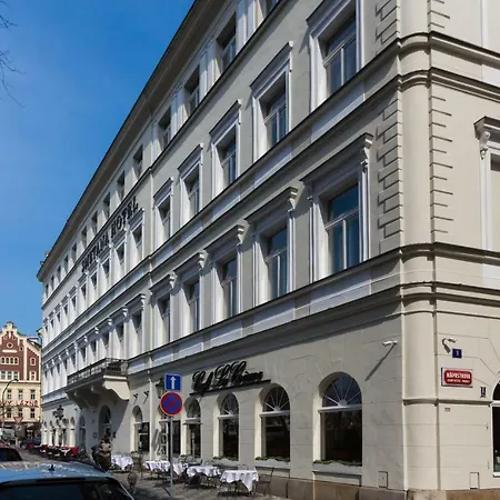 Charles Bridge Loft *