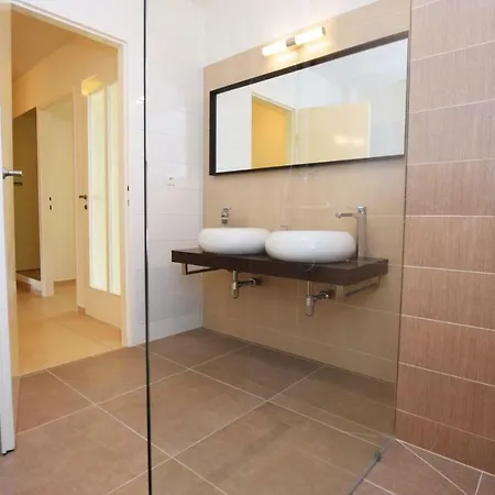 As Aparts. Old Town Square Apt. Apartment *