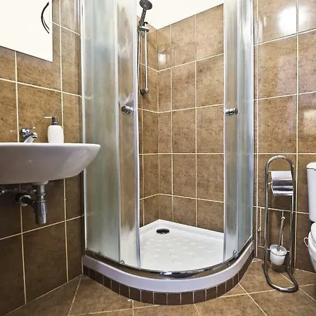 Spacious Cozy In Centre Apartment *