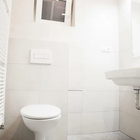 Apartment Honest Smichov *