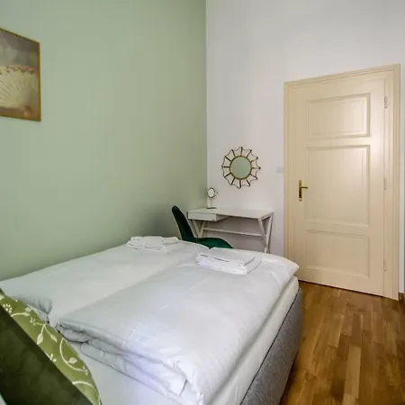 Apartment Design 3bdr In Residence, Free Parking *