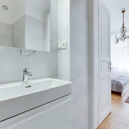 Apartment The Dancing House Residence, Two Bedroom With Balcony Near River! *