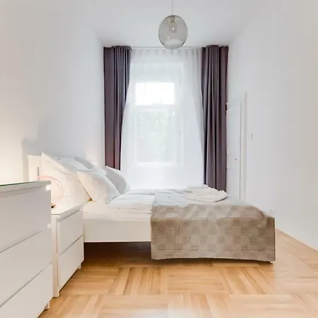 Apartment The Dancing House Residence, Two Bedroom With Balcony Near River! Prague
