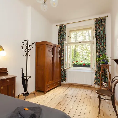 Art Nouveau Meets Mid-century Modern. *