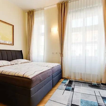 Apartment Halkova Studio