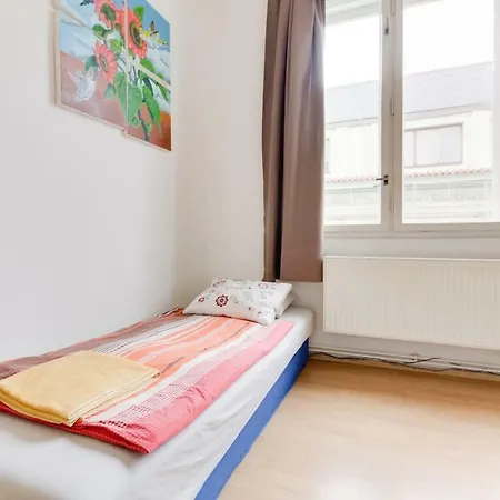 Beautiful Downtown 2bd With Netflix * Prague