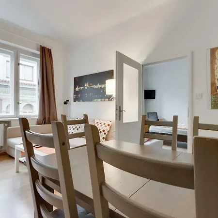 Beautiful Downtown 2bd With Netflix Apartment