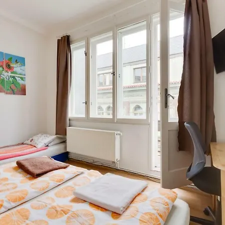 Beautiful Downtown 2bd With Netflix