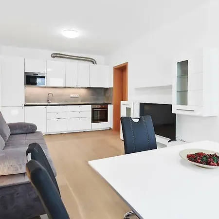 Krakovska Apartment