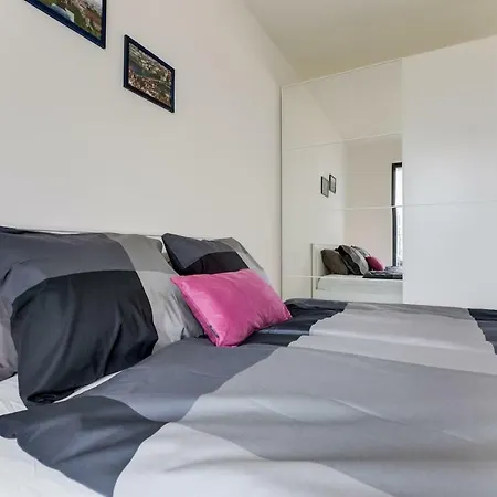 Apartment Waltrovka Garden With Parking, Netflix, Hbo Prague