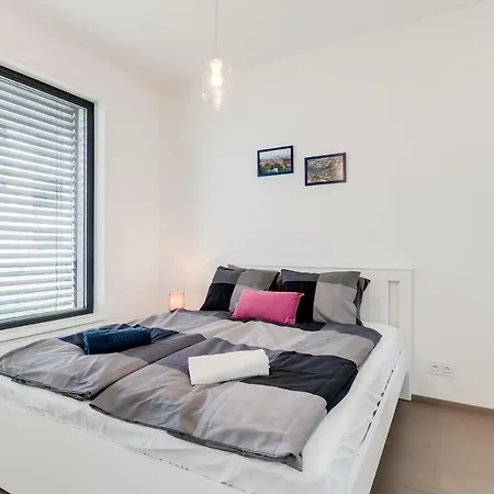 Waltrovka Garden With Parking, Netflix, Hbo Apartment