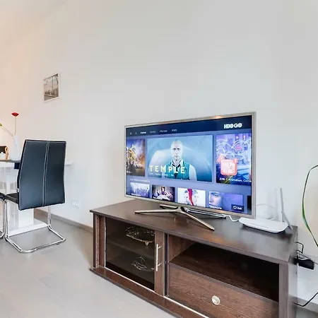 Waltrovka Garden With Parking, Netflix, Hbo Apartment