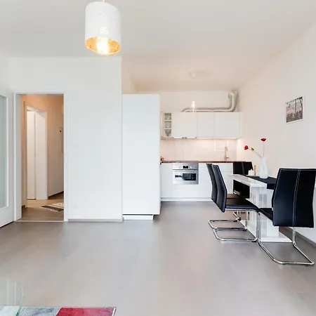 Waltrovka Garden With Parking, Netflix, Hbo *