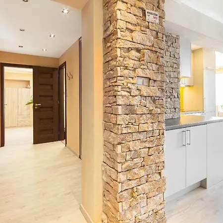 Privatunterkunft Cozy At Metro Station, Private Bathroom, 9minutes Oldtown, 15minutes Airport, Wifi *