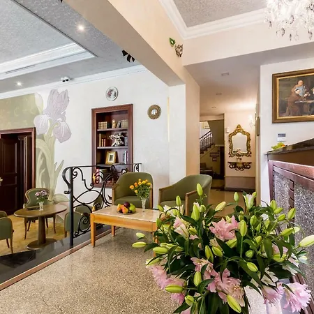 Hotel Caruso Old Town 4*