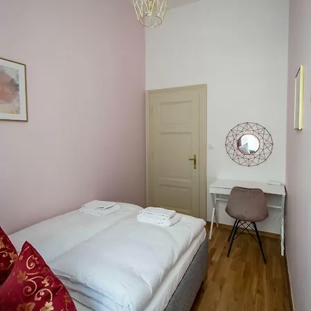 Apartment Design 3bdr In Residence, Free Parking Prague