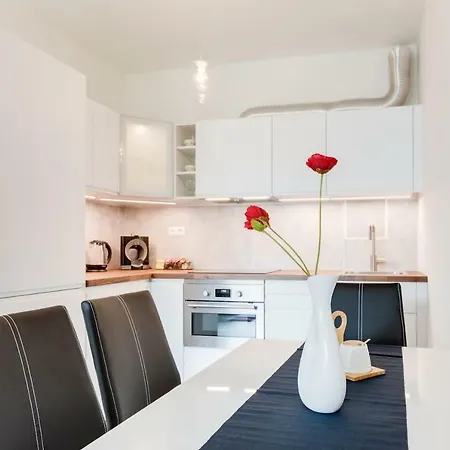 Waltrovka Garden With Parking, Netflix, Hbo * Prague
