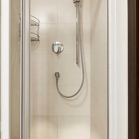 Privatunterkunft Cozy At Metro Station, Private Bathroom, 9minutes Oldtown, 15minutes Airport, Wifi Prag