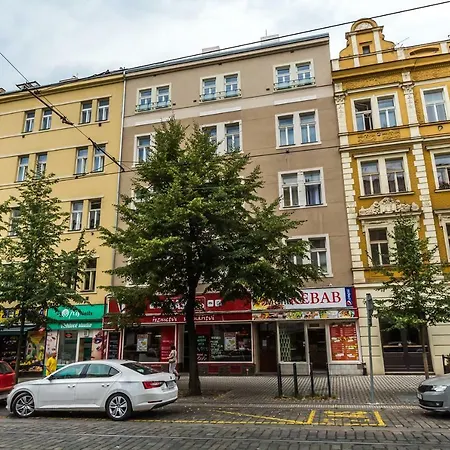 Apartment Moskevska With Terrace & Great Location Near The Centre