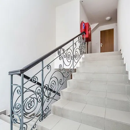 Moskevska With Terrace & Great Location Near The Centre * Prague