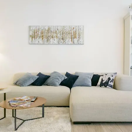 דירה Stylish, Light-filled In The Historic Center
