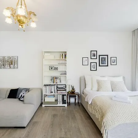 Apartment Stylish, Light-filled In The Historic Center Prague