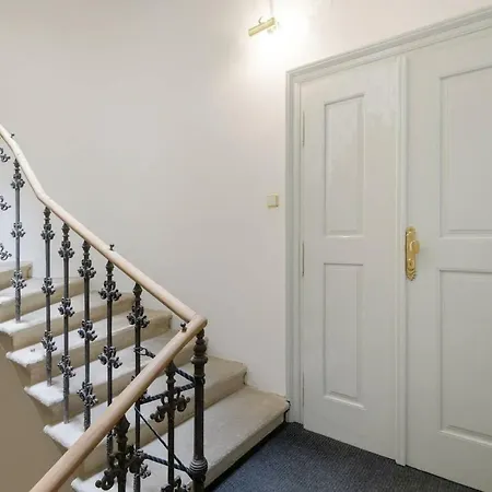 Stylish, Light-filled In The Historic Center Apartment Prague