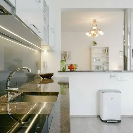 Apartment Stylish, Light-filled In The Historic Center Prague